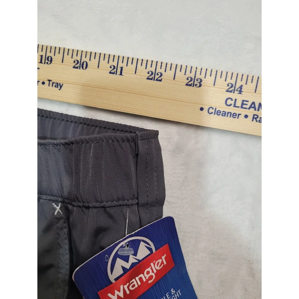 NWT Wrangler Outdoor Cargo Shorts Mens 46 Gray  Water Repellent UPF 30